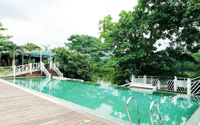 Young Lake Resort