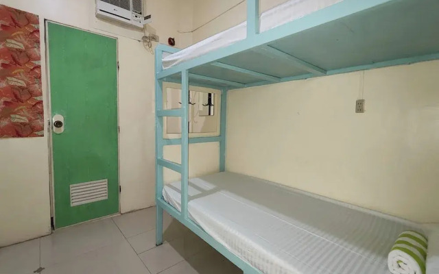 Resort’s Side Hostel near Shangrila