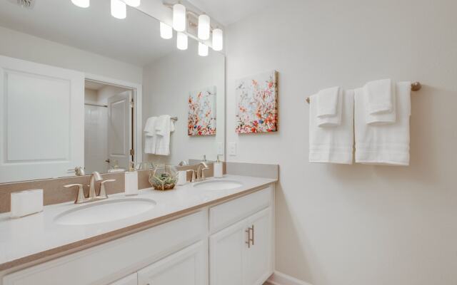 4 Bedroom Town Home with Pool