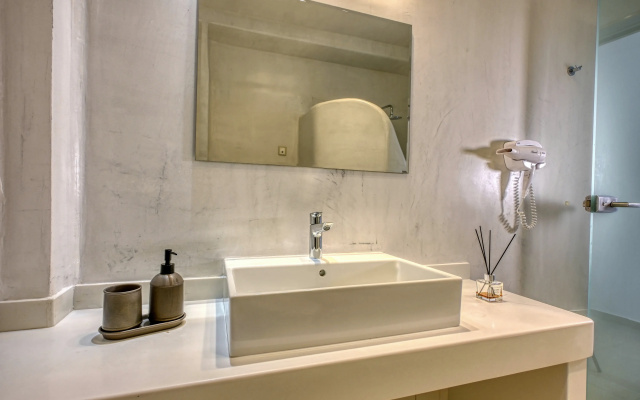 Splendour Hotel and Suites