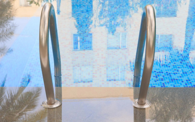Featherlite Evoma Hotel