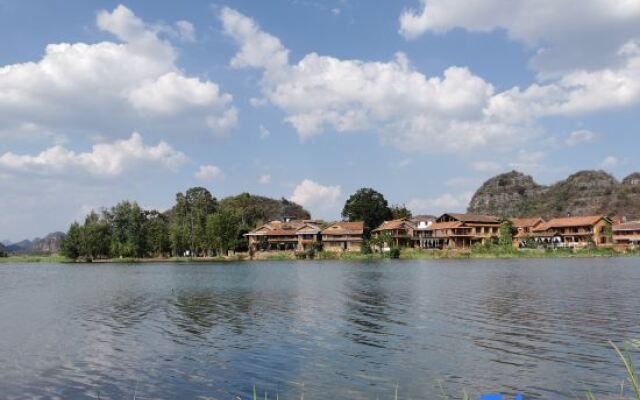 Rizha Baizha Lake View Inn