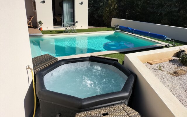 Les garrigues Ensoleillées