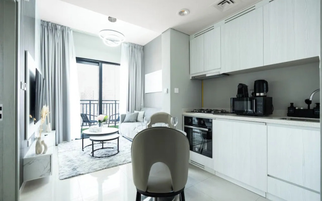 Keyrock Living - 1BR with Lake View