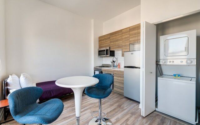 Modern And Cozy Studio - Perfect For A Work Trip Or A Solo Getaway - 747 Lofts Cabin 304 by RedAwning