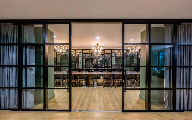 Hotel Fort Des Moines, Curio Collection by Hilton