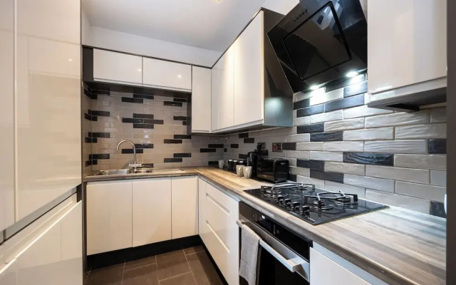 Stunning 3 Bedroom Home in Newcastle-under-lyme With Garden