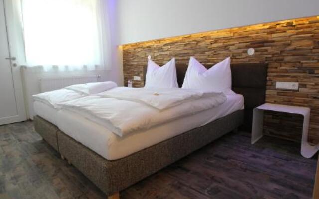 Burg Rooms
