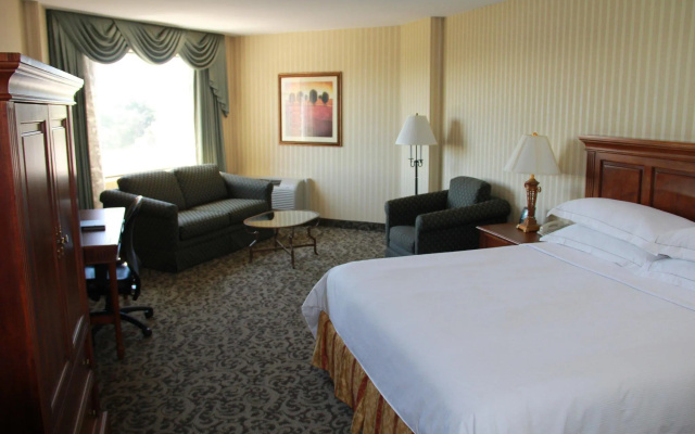 DoubleTree by Hilton Lisle Naperville
