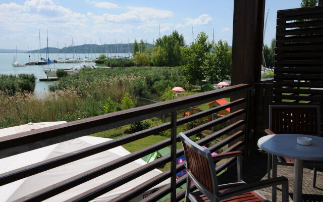 Hotel Golden Lake Resort