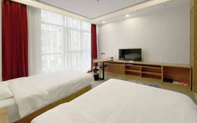 92·Nato Wisdom & Regimen Hotel