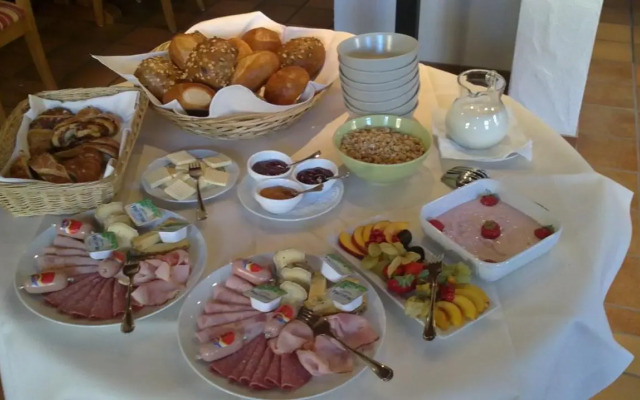 Ellenbergs Restaurant & Hotel