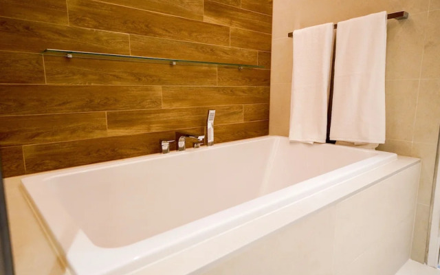 One Perfect Stay-Beach Front Blue Waters