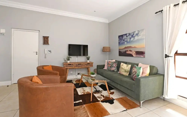 Charming Sea Point 1 Bed With Leafy Patio
