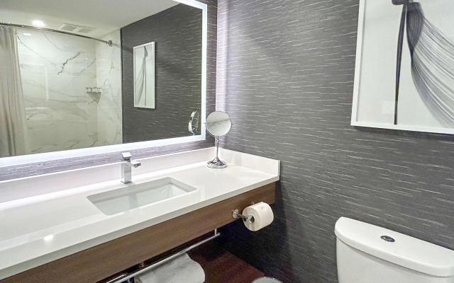 Radisson Blu Vancouver Airport Hotel & Marina