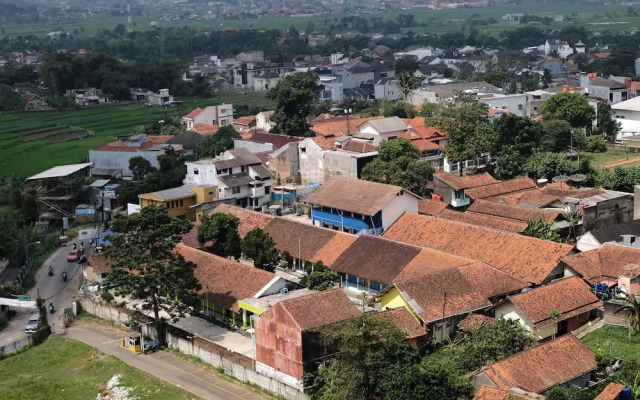 Spacious 3Br Combined Unit At Pinewood Apartment