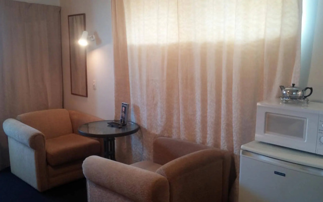 Raymar Motor Inn