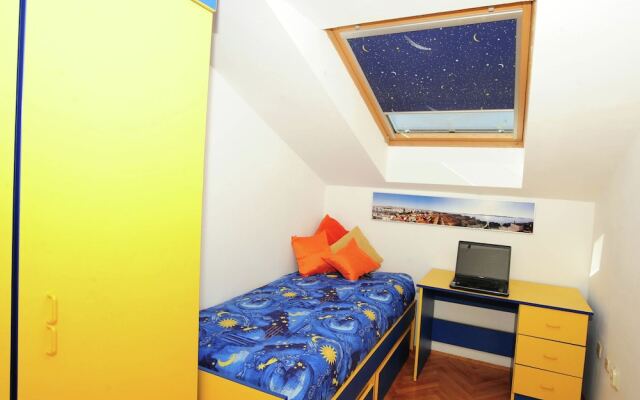 Colourful Apartment in Dalmatia With Furnished Balcony