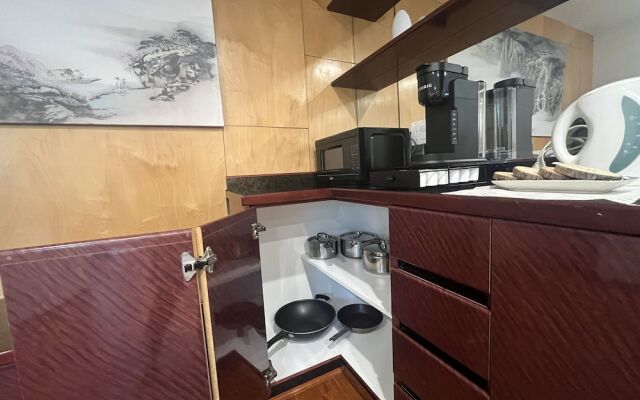 Chic 2BR Suite Vancouver West Downtown