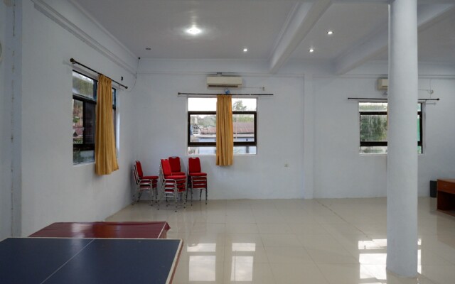 RedDoorz @ Hotel Bravo Pantai Kamali Bau Bau