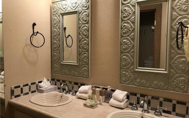 Mountainback #48, Corner Unit - 2 Br Condo