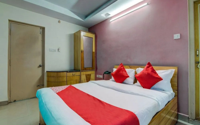 OYO 14910 Sri Ganesh Swathi Residency