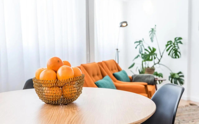 GuestReady - Orange Basket Flat