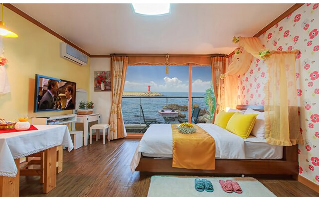 Yangyang Seaglow Rainbow Pension