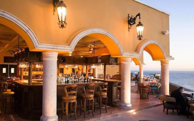 Huge Family Suite Cabo San Lucas