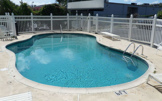 Flamingo Inn
