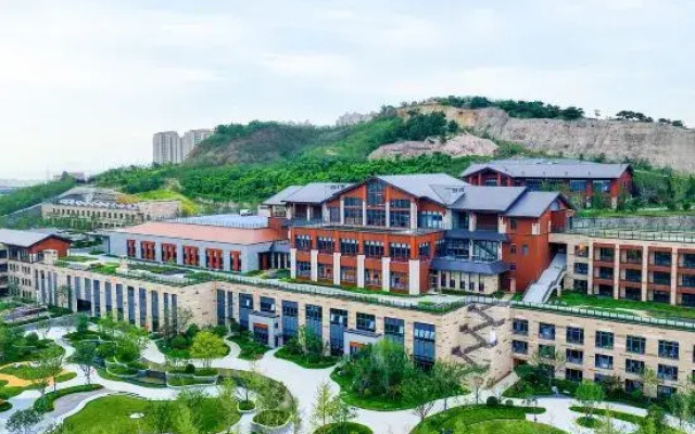 Secan Hotel Qingdao, Curio Collection by Hilton