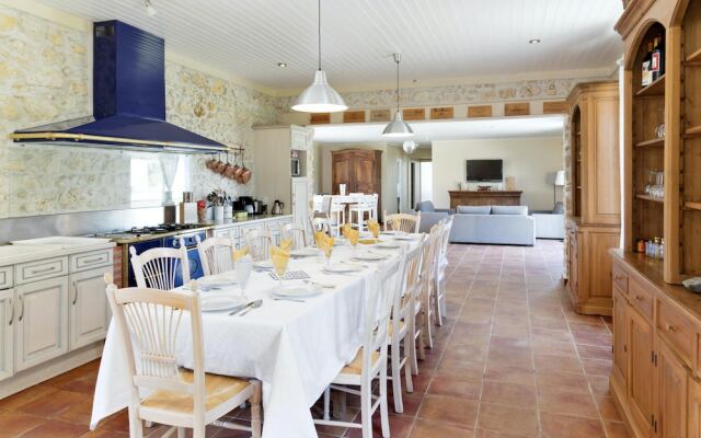 Villa With 5 Bedrooms in Saint-germain-d'esteuil, With Private Pool, E