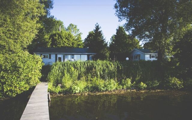 Elmhirst's Resort - On a lake