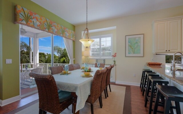 Sunkissed 3 Bedroom Townhouse by RedAwning