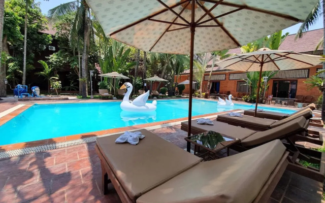 Sam Moon's Hotel Angkor Wooden House