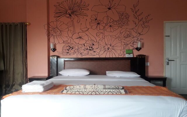 Hotel Ananda by Reddoors