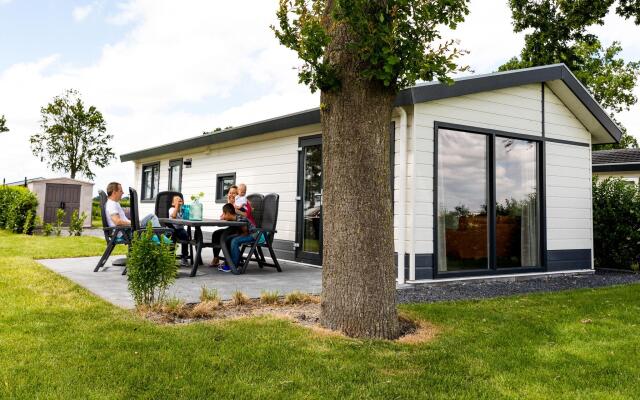 Detached, light chalet with dishwasher not far from Hoorn