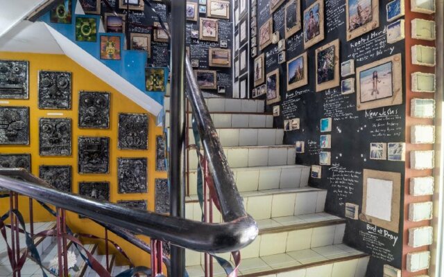 Oyo 200 Ponce Suites Art