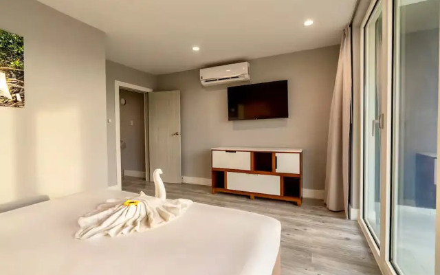 Las Islas Condominiums