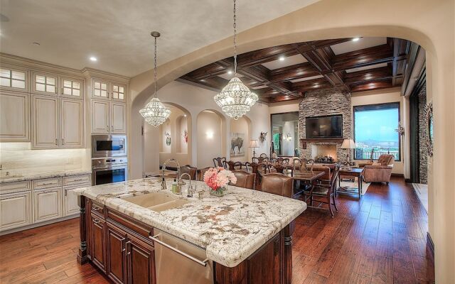 Palisades Estate 5 BR by Casago