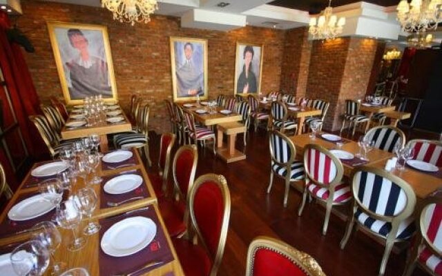 Xenia Hotel Drama