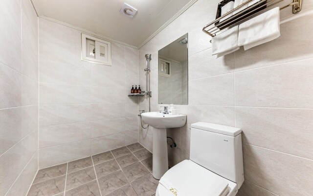 Gwangju Sinandong Zeus