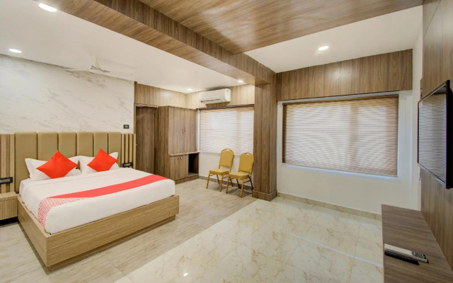 V Hotel by OYO Rooms