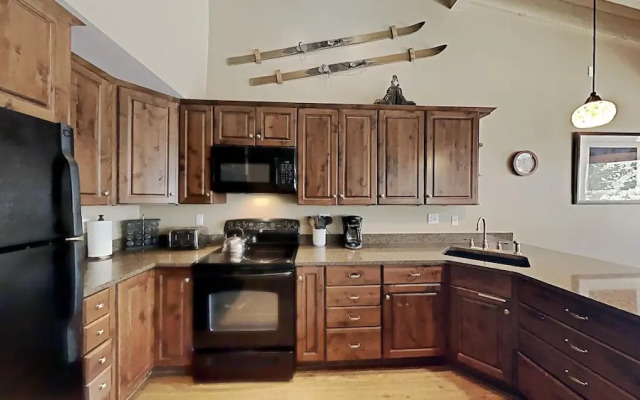 Remodeled Spacious Condo - Next to Car Charging, Hot Tubs, Village Gondola by RedAwning