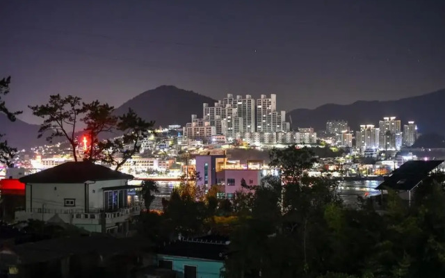 Yeosu Chunghong Pension