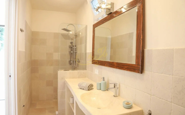 TD Villa Ricchiari Traditional Villa with Designer Pool