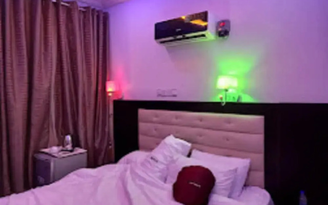 Time Oak Hotel and Suites Royale