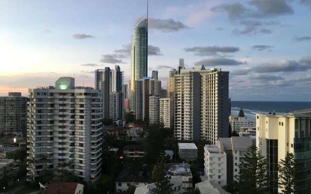 Surfers Paradise Holiday Apartment