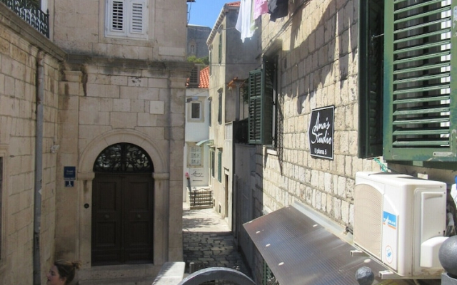 Pile Excellent Location Apartments