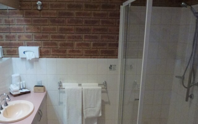 BEST WESTERN Colonial Motor Inn